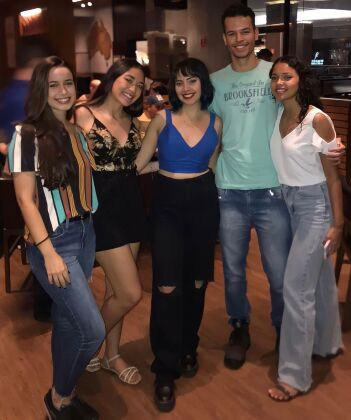 marina camargo e amigas