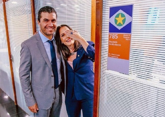 Thiago Boava e Amália Barros