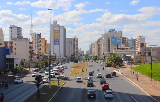 A Avenida Historiador Rubens de Mendonça, também conhecida como Avenida do CPA, é considerada o coração econômico de Cuiabá pela concentração de bancos e escritórios