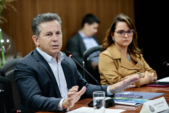 Mauro Mendes e Mauren ao fundo