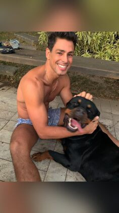 Cauã Reymond e cachorro