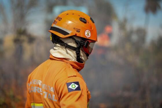 Bombeiro incêndio pantanal