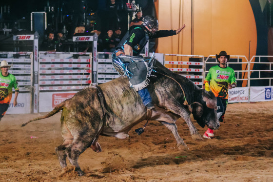 Atleta durante o Rodeio da 55ª Expoagro em 2023