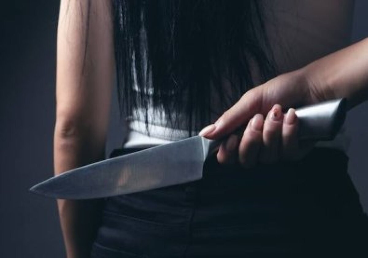 Travesti esfaqueia namorado e dono de mercearia depois de discussão | HiperNotícias