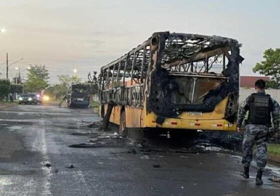 ônibus incendiado