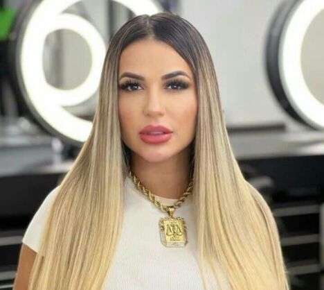 Deolane Bezerra