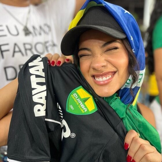 Bella Campos 