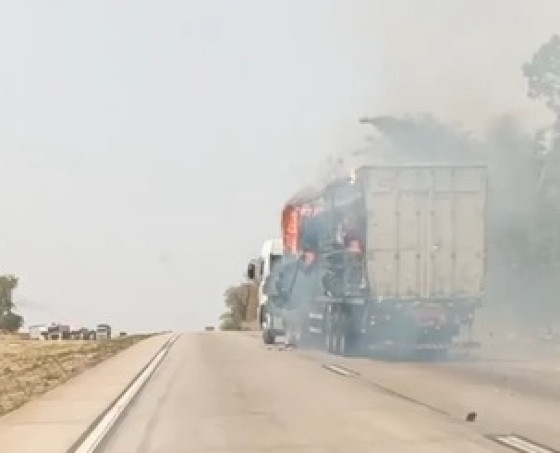 Carreta carga algodão BR-364