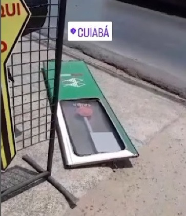 Porta de ônibus cai em cba 