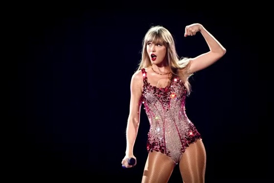 TAYLOR SWIFT BRAÇO FORTE .jpg