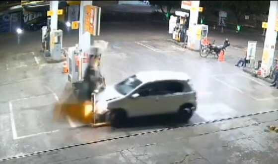 BATIDA EM BOMBA DE COMBUSTIVEL VG PRINT.jpg