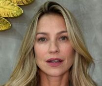 LUANA PIOVANI.jpg