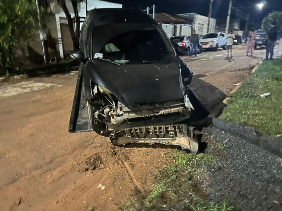 carro destruído