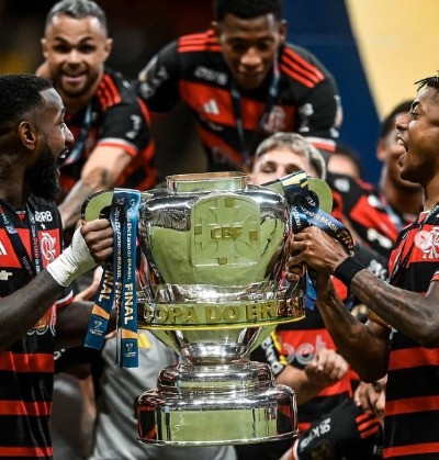 GERSON E BRUNO HENRIQUE TAÇA COPA DO BRASIL .jpg