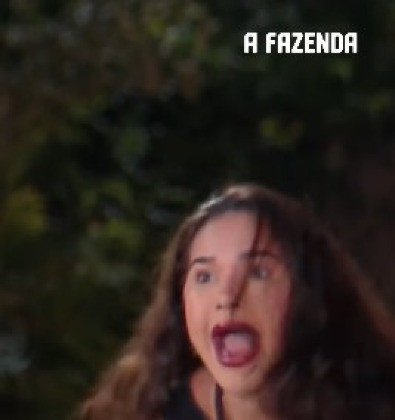 GIZELLY SURTANDO EM A FAZENDA .jpg