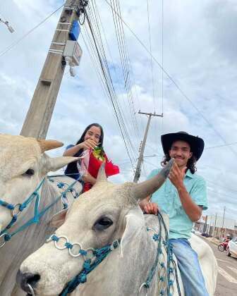 Rapaz pede namorada em casamento