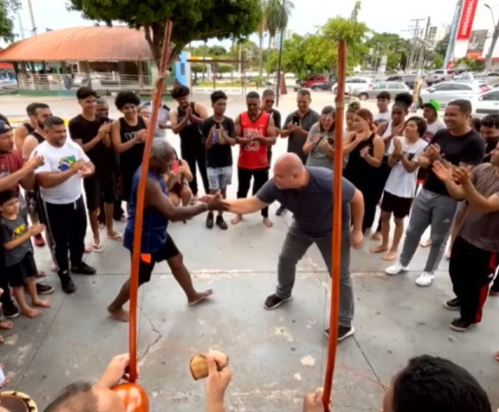 Abilio jogando capoeira 