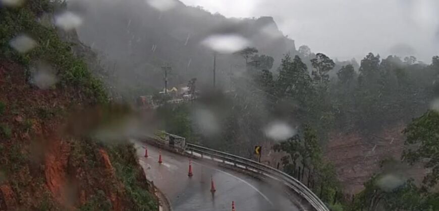 Portão do Inferno Chuva.jpg