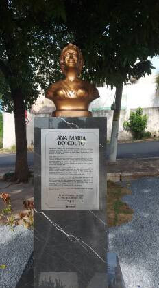 Estátua Ana Maria Couto 