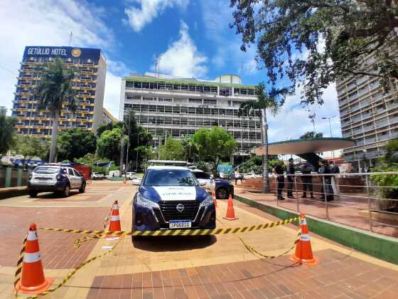 Viatura PM com morto no porta malas