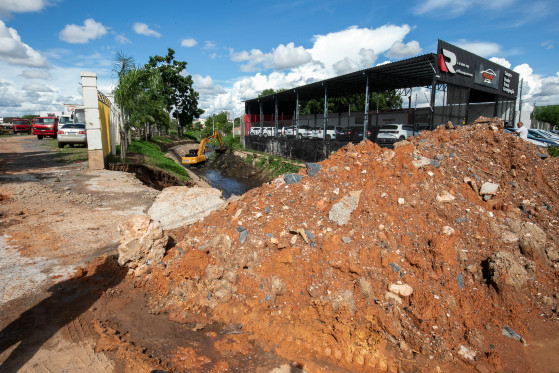 Lixo córrego do gambá