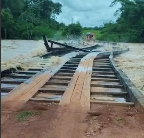 PONTE CAINDO RIO BRANCO .jpg