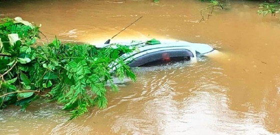 carro no rio 