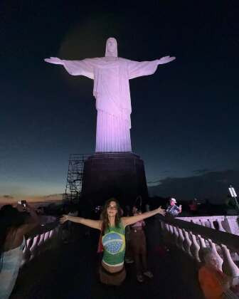 Emily Ratajkowski no brasil.jpg