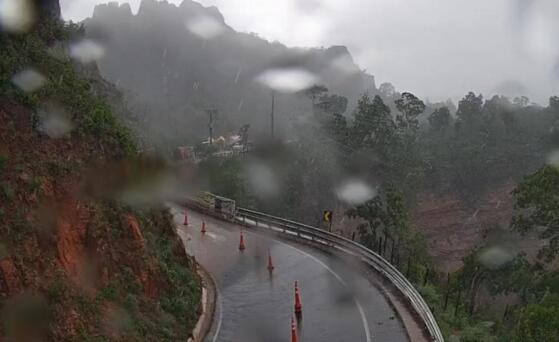 Portão do Inferno Chuva.jpg