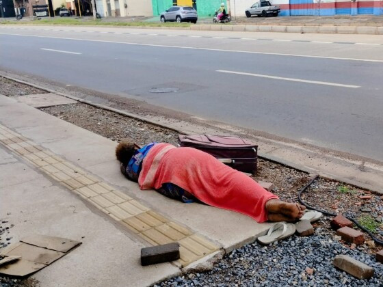 Mulher em situação de rua