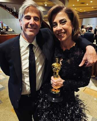 FERNANDA TORRES E WALTER SALLES COM O OSCAR.jpg