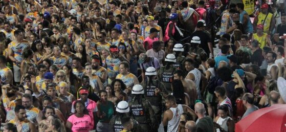 policia no carnaval.jpg