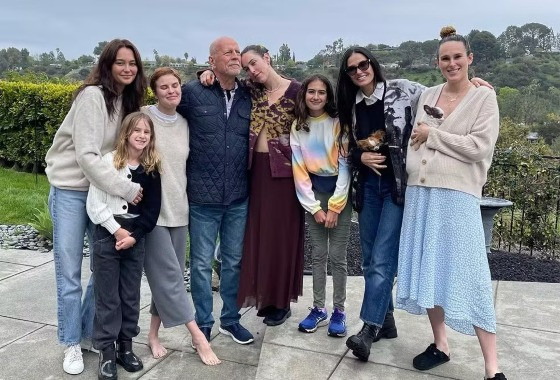 BRUCE WILLIS E FAMILIA.jpg