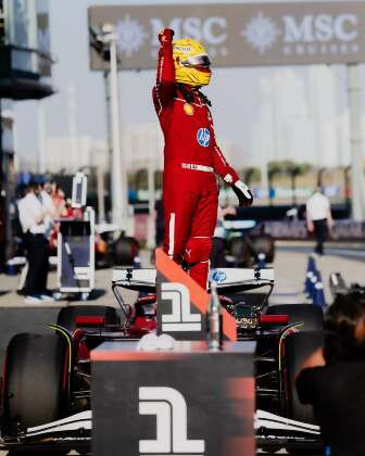 LEWIS HAMILTON 1 POLE FERRARI.jpg