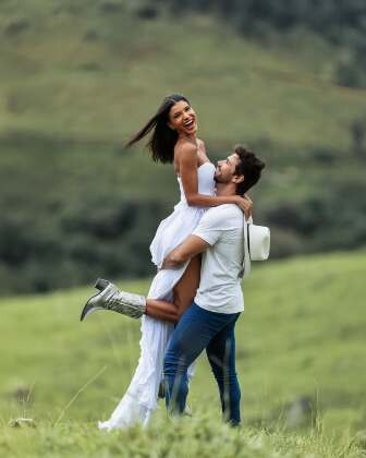 JAKELYNE E MARIANO FOTO.jpg