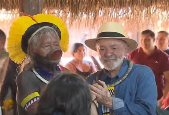 raoni e lula no Xingu