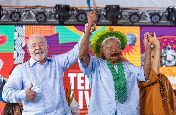 Lula e Cacique Raoni
