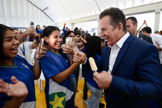 MM DURANTE ENTREGA DE ESCOLA NO PEDRA 90.jpg