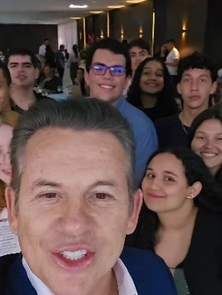 mauro mendes estudantes 