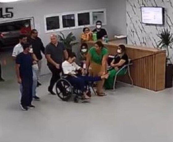 PREFEITO AJUDA MÃE 