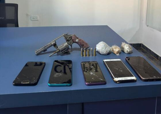 Arma e celular 