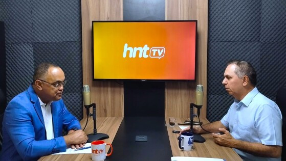 O diretor de Jornalismo do HNT, Kleber Lima, comandou a bancada na entrevista ao vereador por Cuiabá, Dilemário Alencar (União Brasil)