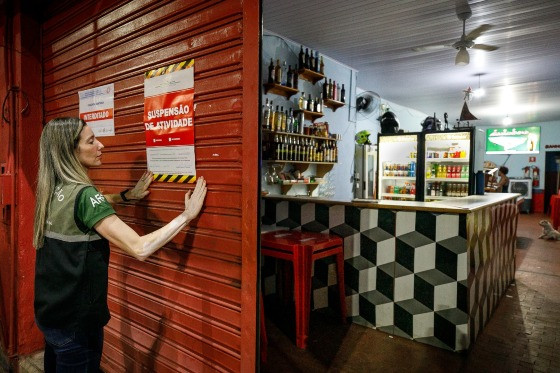 bar fechando