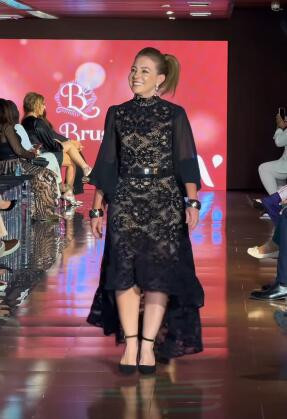 Prefeita de VG desfila em evento fashion na capital   