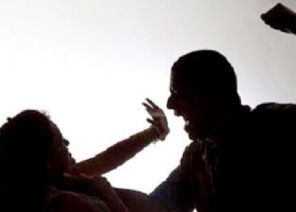 CASAL BRIGANDO HOMEM BATENDO EM MULHER (1).jpg