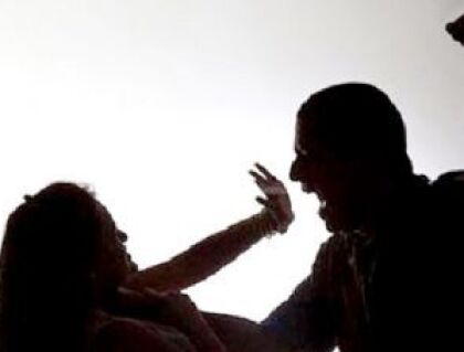 CASAL BRIGANDO HOMEM BATENDO EM MULHER (1).jpg