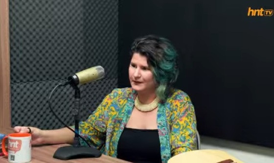 Estela Ceregatti é cantora, compositora, intérprete,  instrumentista e mestre em canto indígena feminino 
