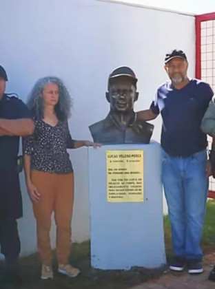 estatua lucas veloso.PNG