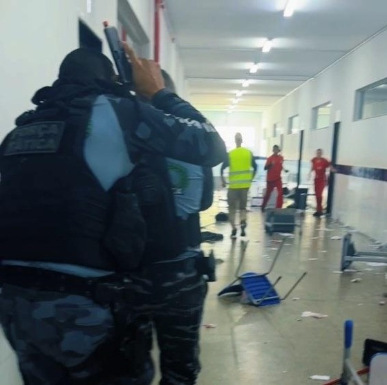 SIMULAÇÃO PM ATAQUE A ESCOLA .jpg