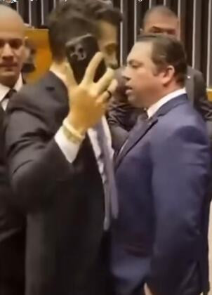 janones apalpado